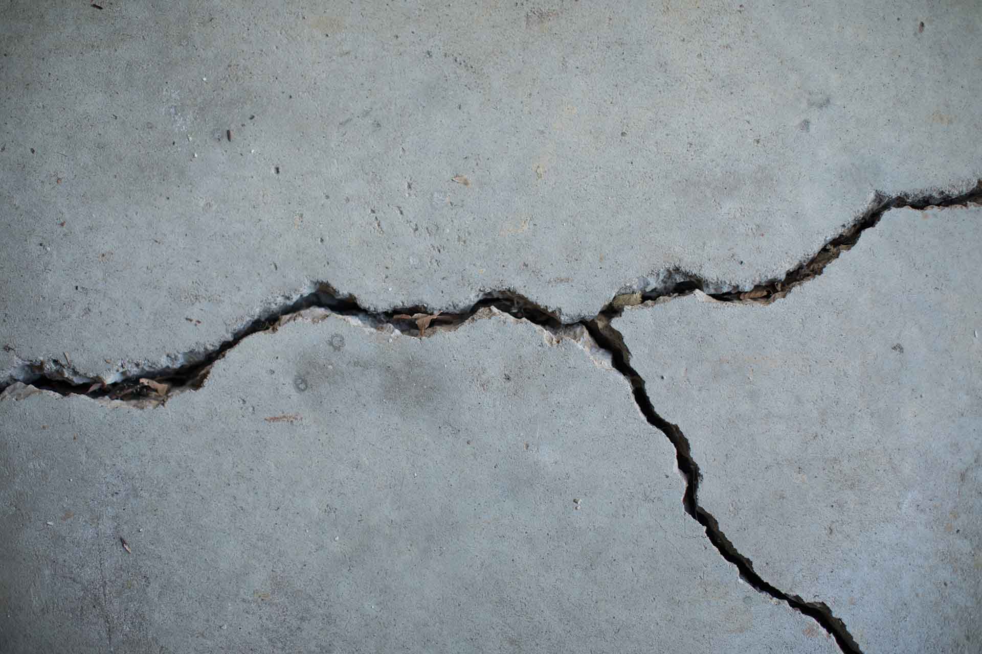 crack in garage concrete